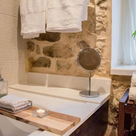 Casa Del Ancla * Muros