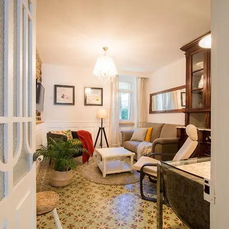 Casa Del Ancla * Muros