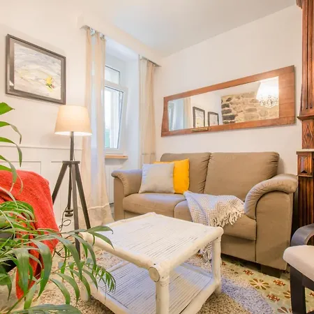 Casa Del Ancla * Muros